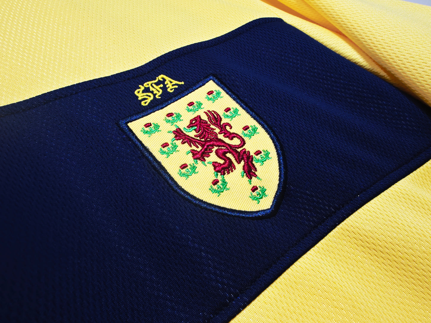 Camiseta Escocia Fila Visitante 2002–2003 – Amarilla con banda azul marino
