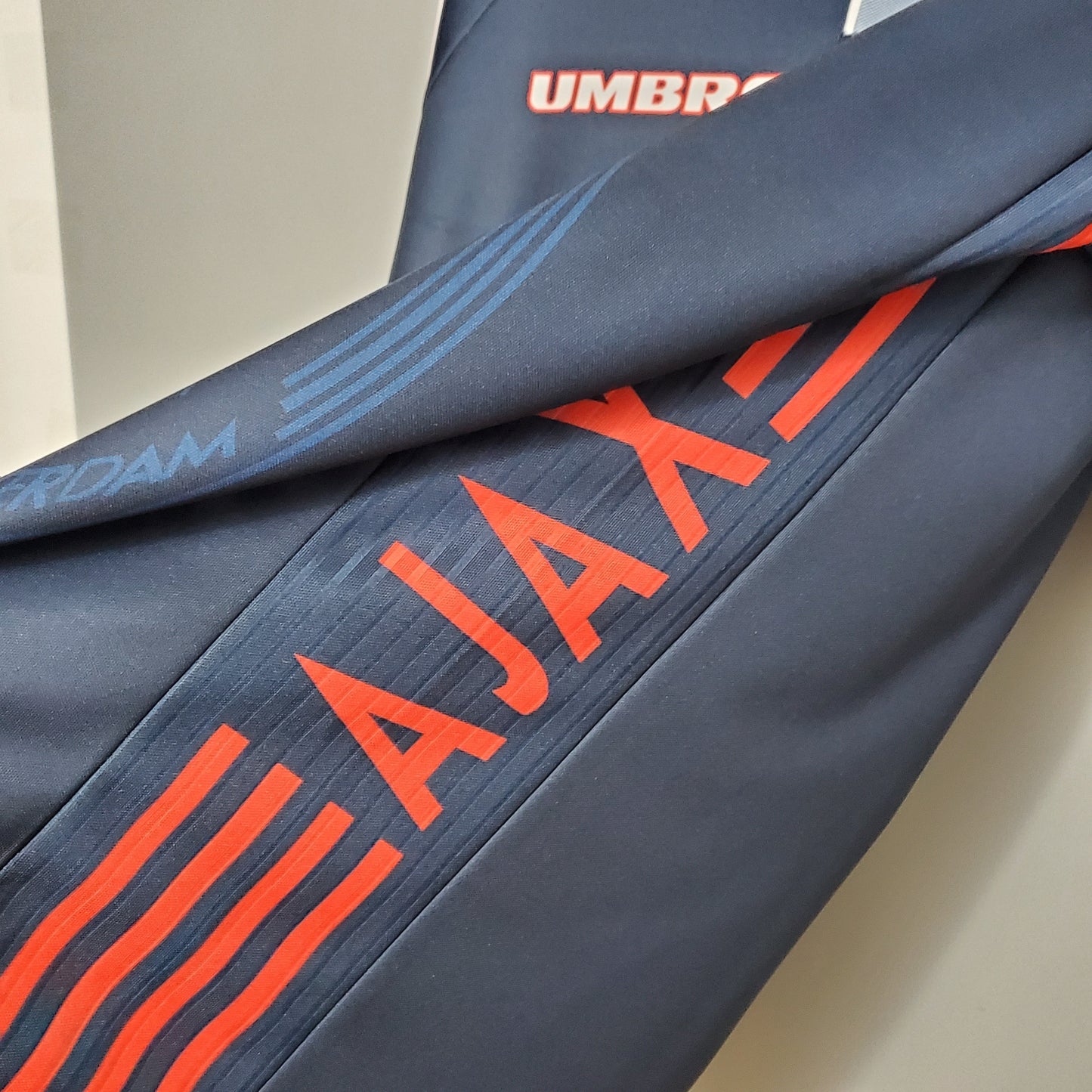 Ajax 1998–99 Away “ABN•AMRO” — Umbro azul marino (School of Excellence)