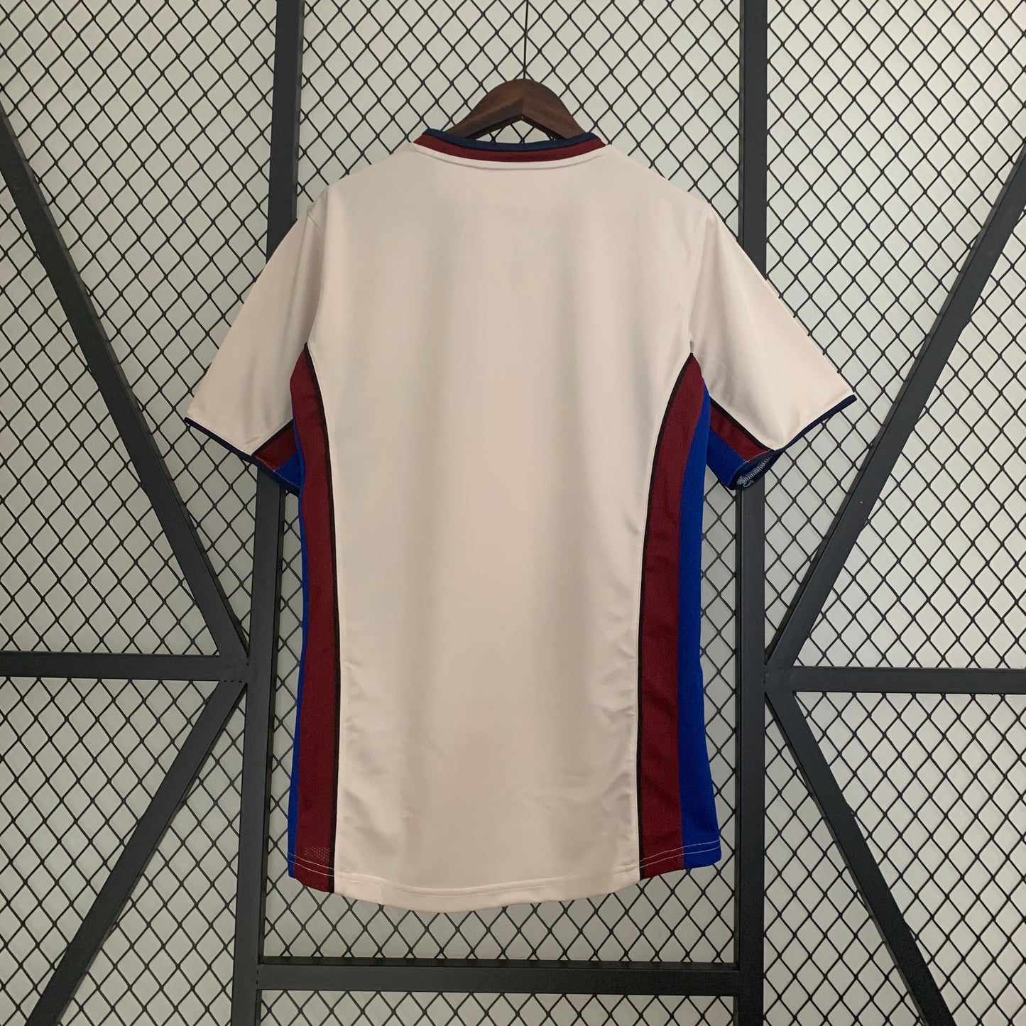 FC Barcelona 2001–02 — Camiseta away Nike blanca/crema (paneles blaugrana)