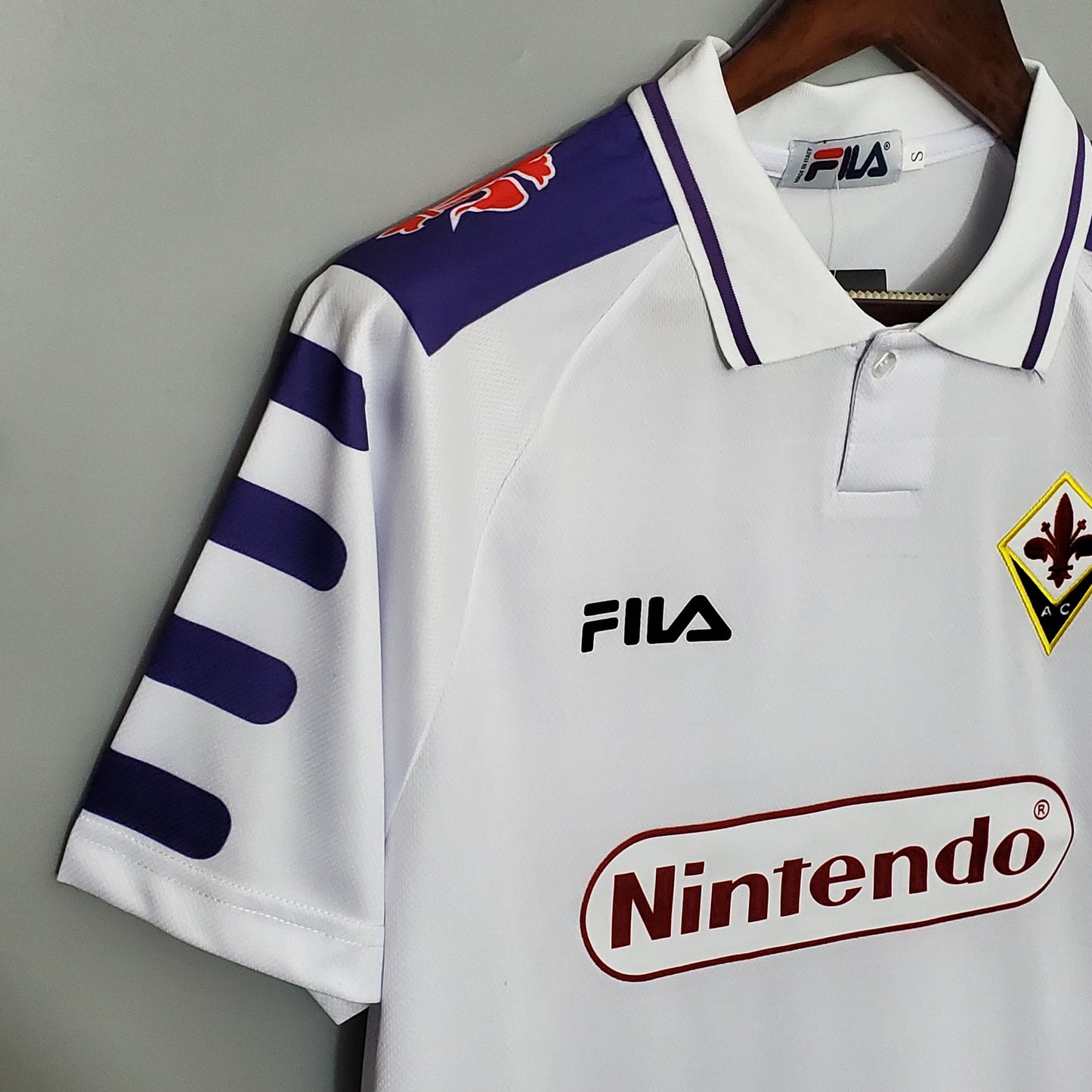 ACF Fiorentina “Nintendo” 1998–99 — Camiseta away retro Fila blanca
