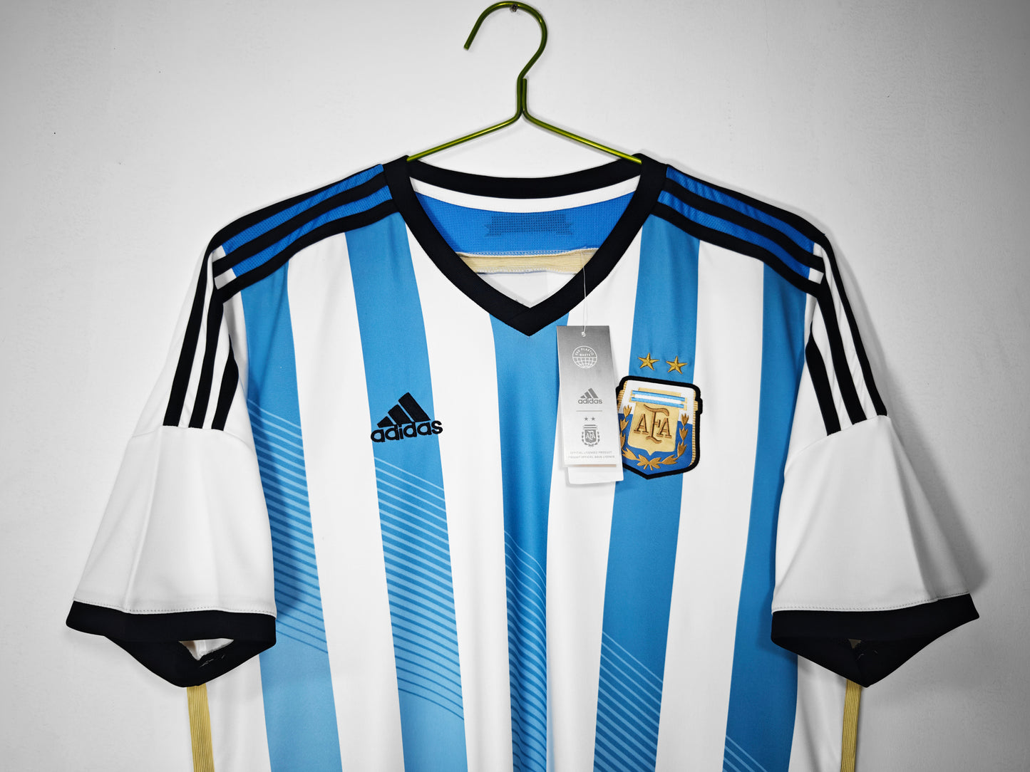 Camiseta Argentina adidas Local 2014/15 (Brasil 2014) – Rayas celeste/blanco con detalles dorados – Climacool