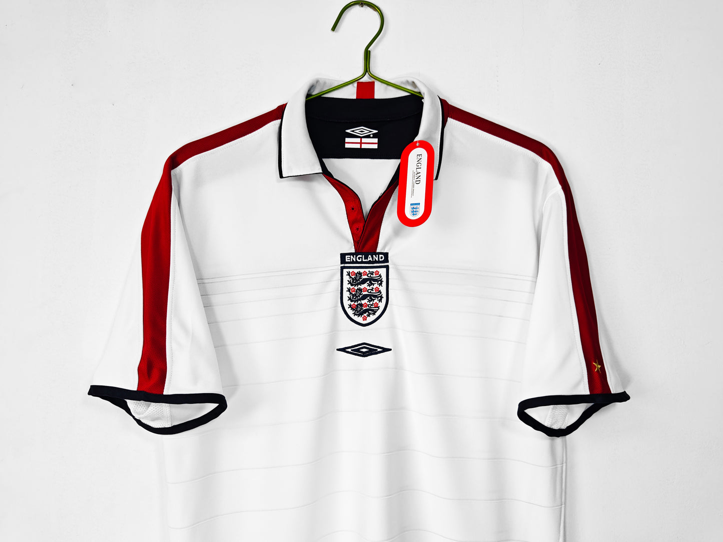 Camiseta Inglaterra Umbro Local 2001–2003 – Blanca con paneles rojos (Mundial 2002)