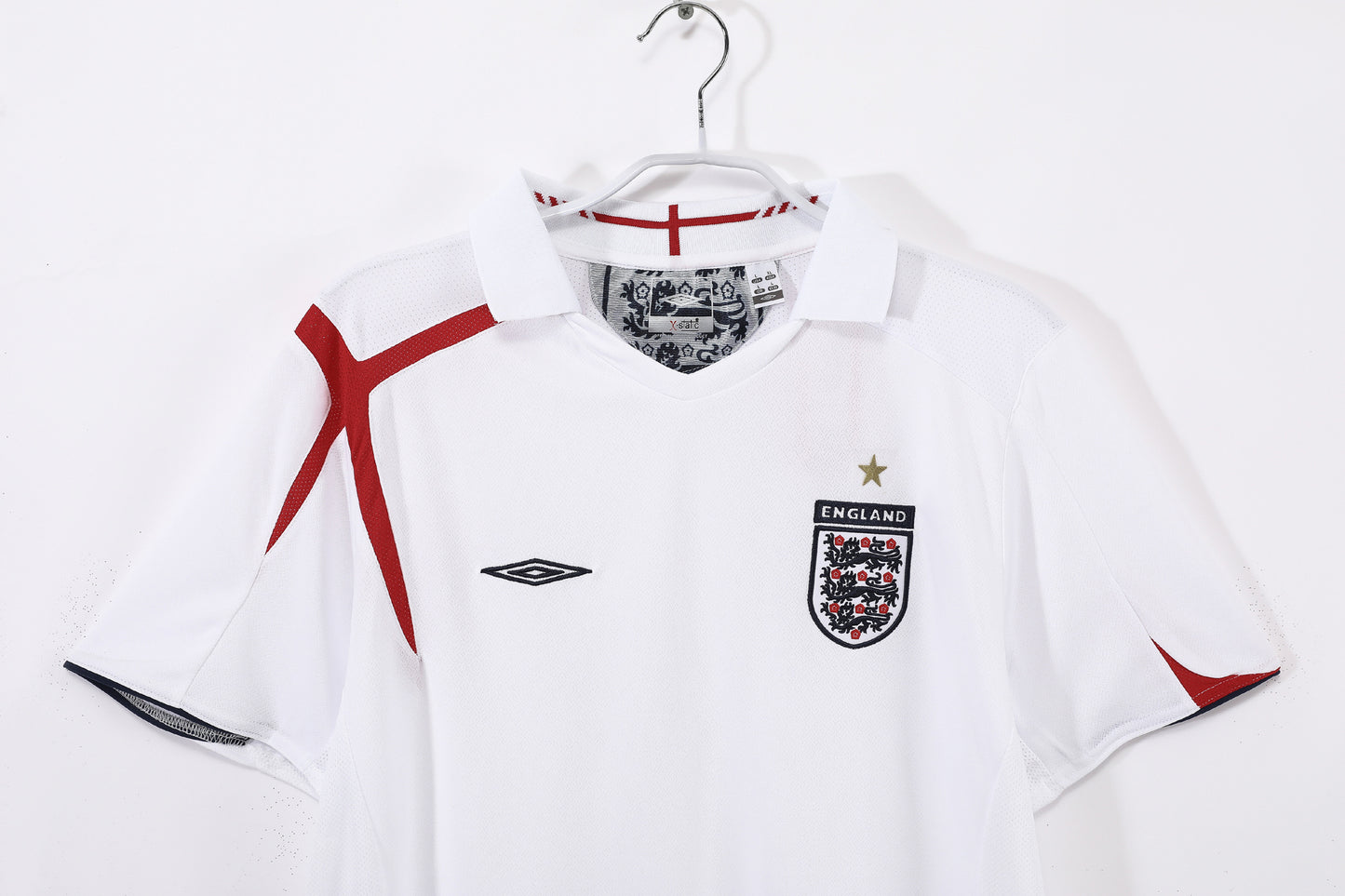 Camiseta Inglaterra Umbro Local 2006–2008 – Blanca con cruz roja (Mundial 2006)