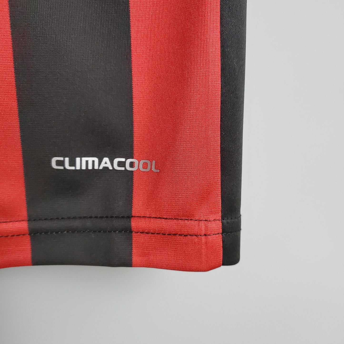 AC Milan “bwin” 2008–09 — Camiseta home Adidas rossonera (cuello blanco)