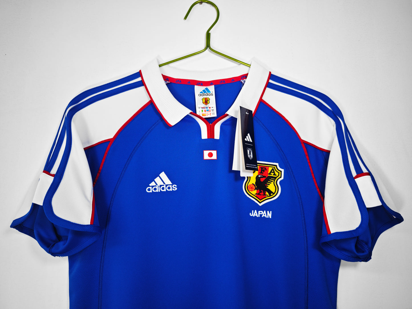 Camiseta Japón adidas Local 2002/03 (Mundial 2002) – Azul con hombros blancos y cuello polo