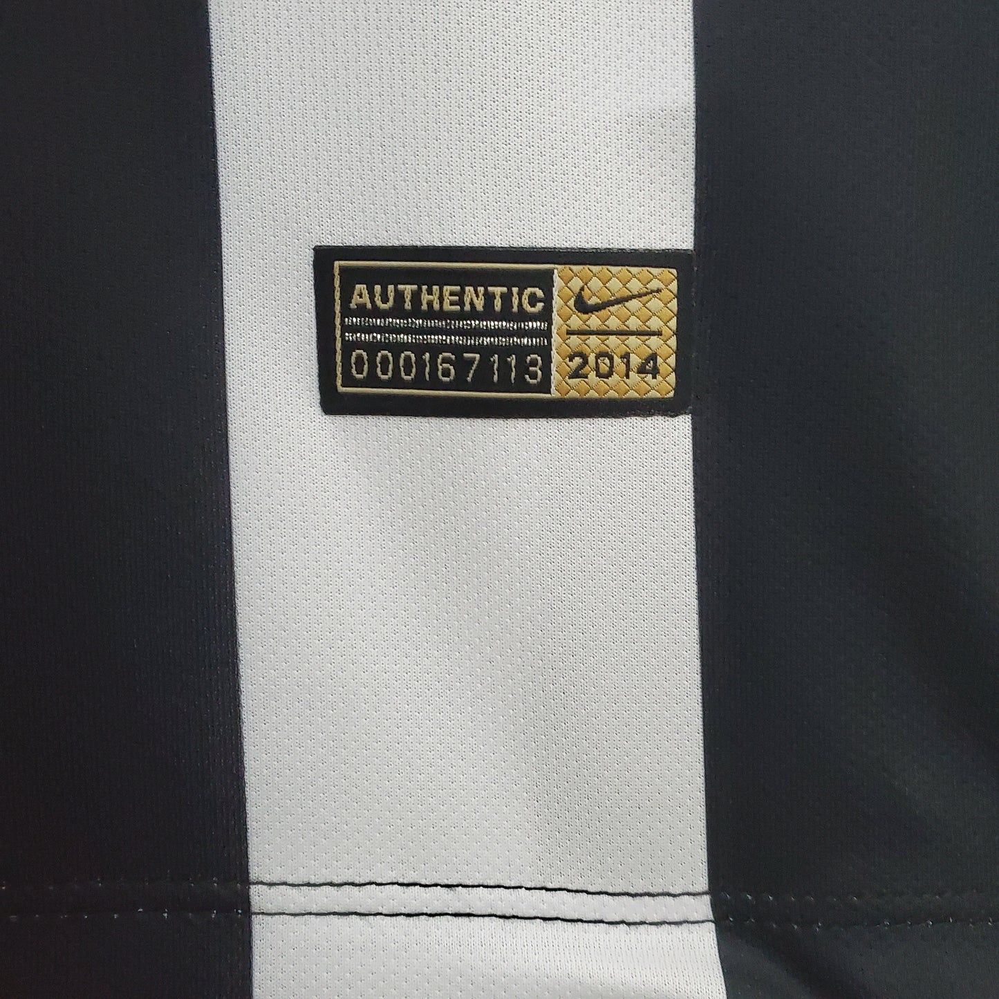 Juventus “Jeep” 2013–14 — Camiseta home Nike a rayas blancas y negras (Scudetto)