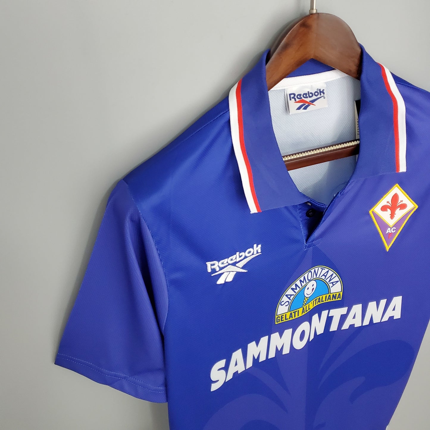 ACF Fiorentina “Sammontana” 1995–96 — Camiseta home Reebok violeta (giglio watermark)