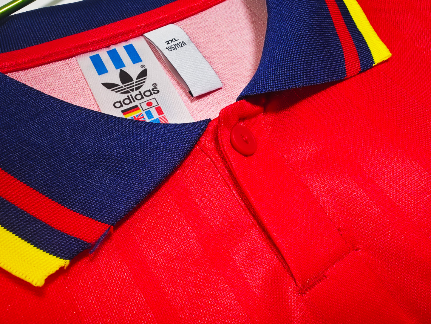 Camiseta España adidas Home 1994–1996 (USA ’94) | Roja con franja de rombos y cuello polo