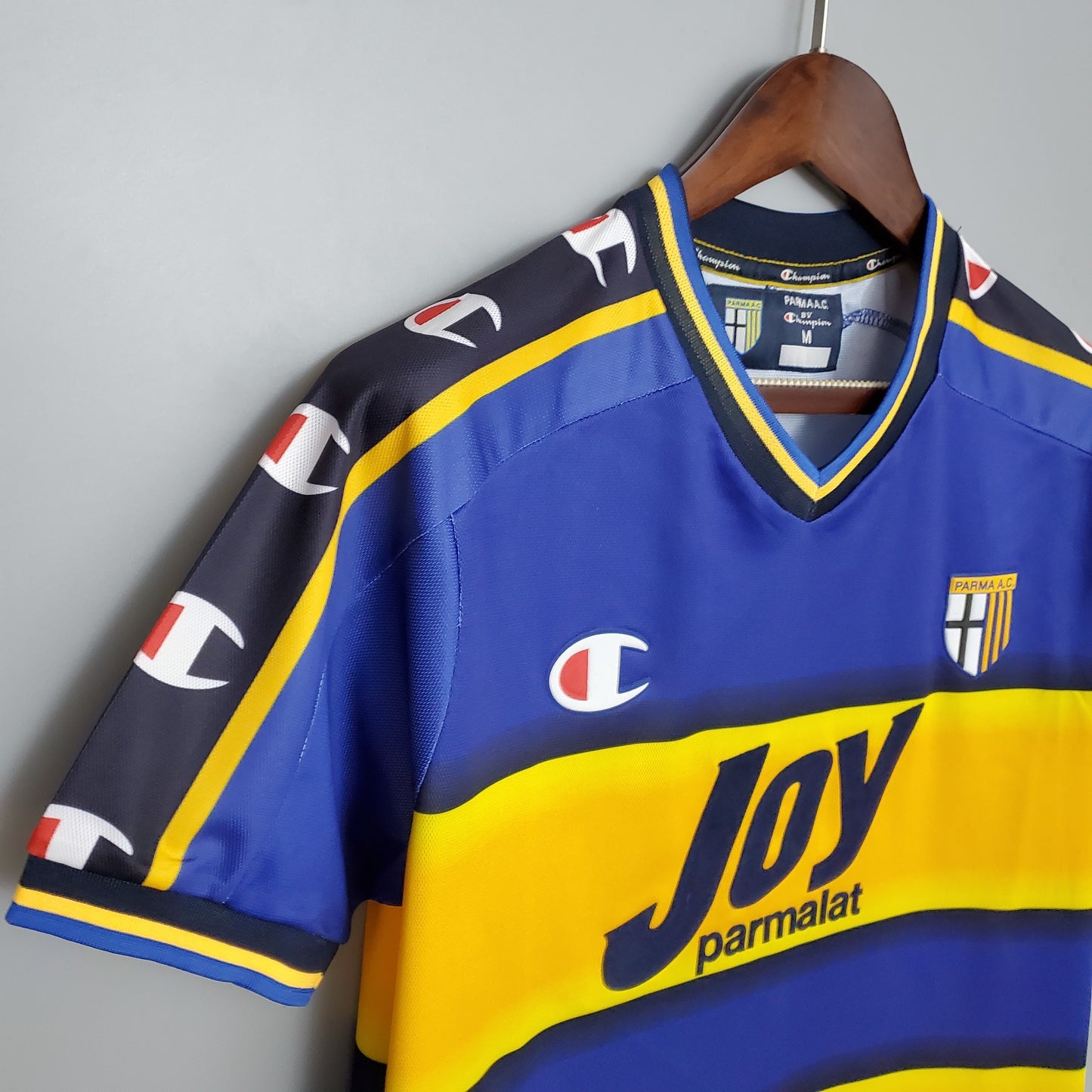 Parma “Joy Parmalat” 2000–01 — Camiseta home Champion amarilla/azul (rayas horizontales)