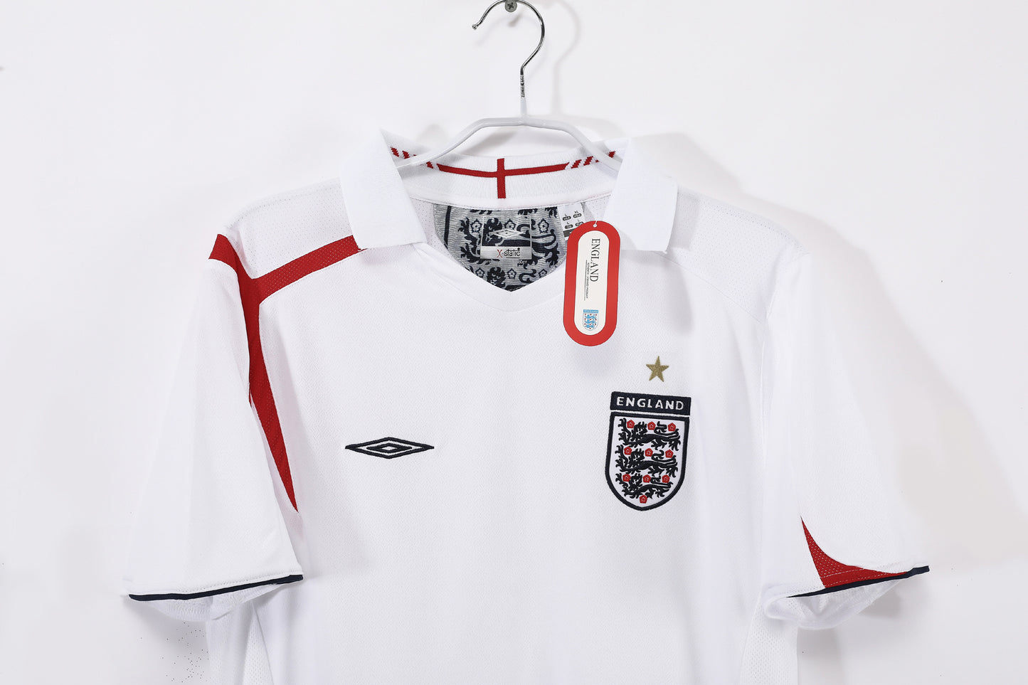 Camiseta Inglaterra Umbro Local 2006–2008 – Blanca con cruz roja (Mundial 2006)