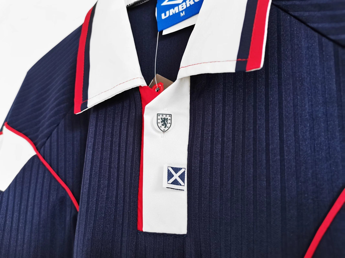 Camiseta Escocia 1999-01 Home Azul Marino – Umbro (play-off vs. Inglaterra, Collins & Hutchison)