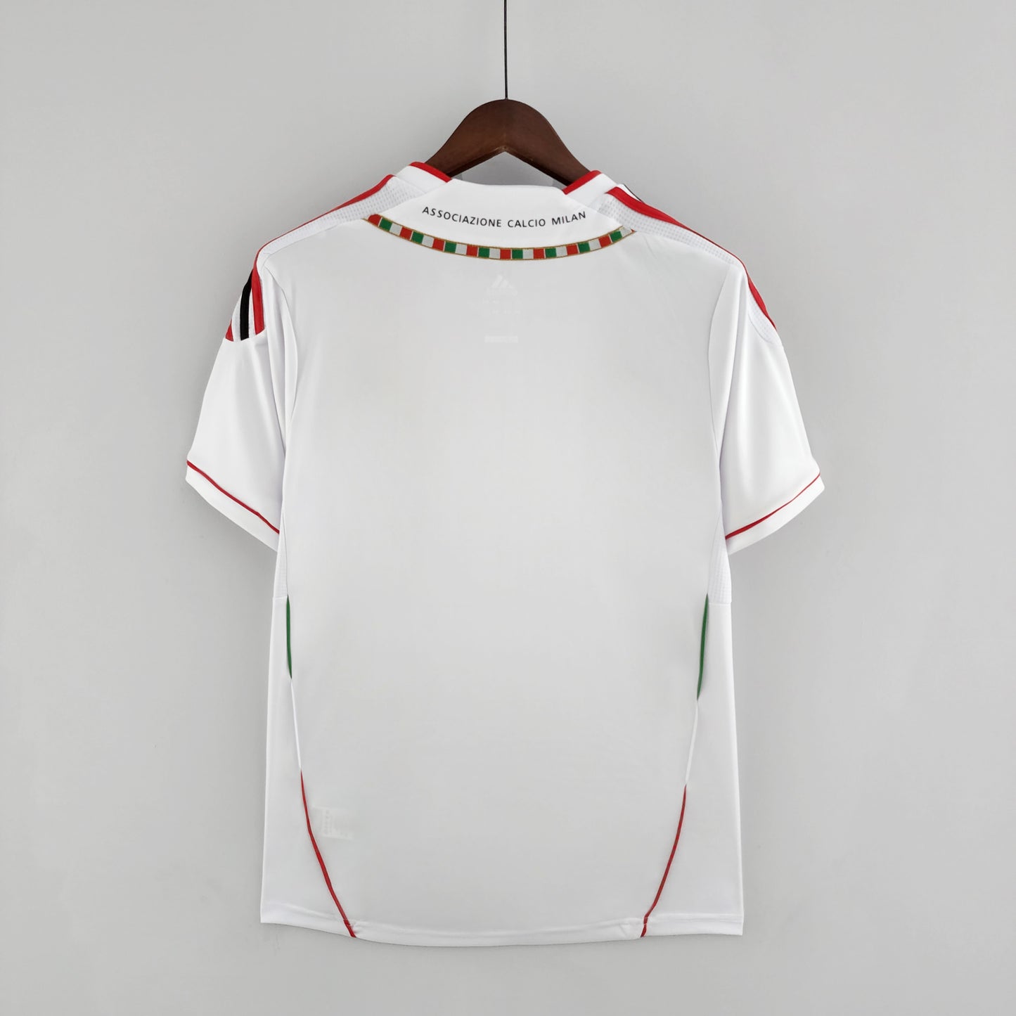 AC Milan 2013–14 Away “Fly Emirates” — Adidas blanca con franja vertical