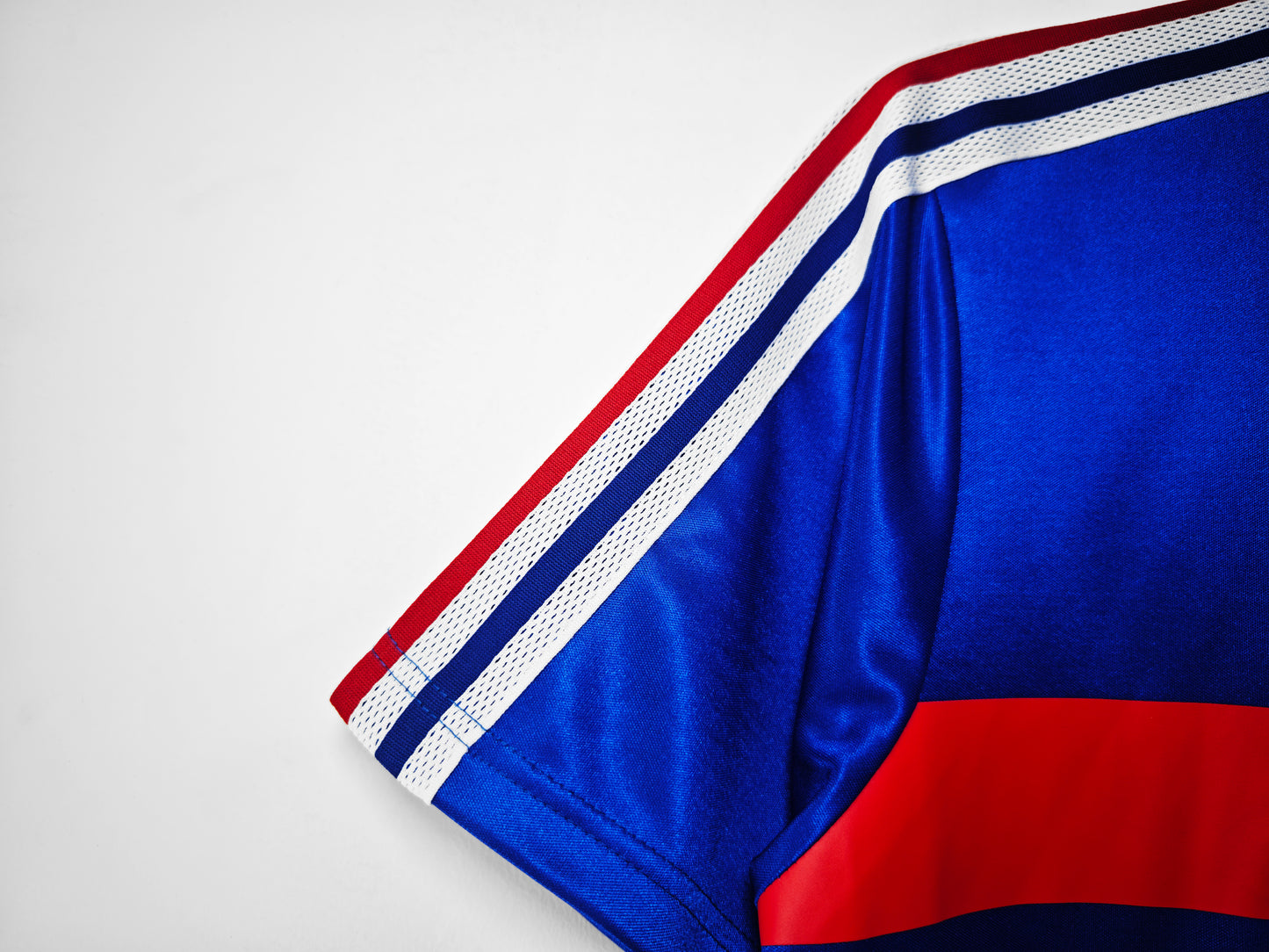 Camiseta Francia adidas Local 1982/83 (España ’82) – Azul con banda roja y líneas blancas (Trefoil)