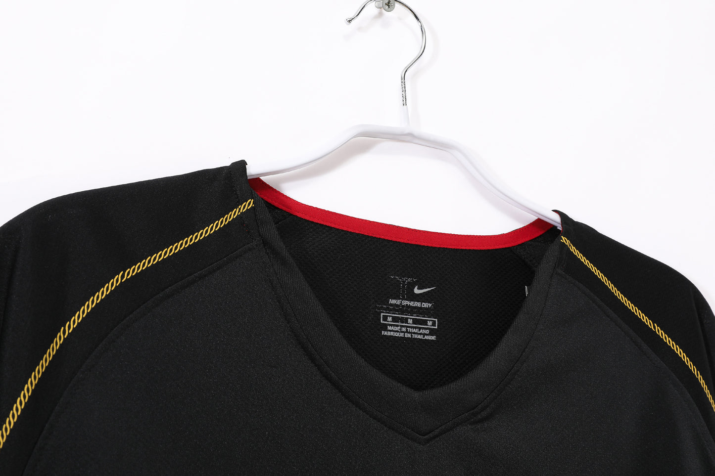 Camiseta Portugal Nike Tercera 2004–2006 – Negra con detalles dorados (Dri-FIT)