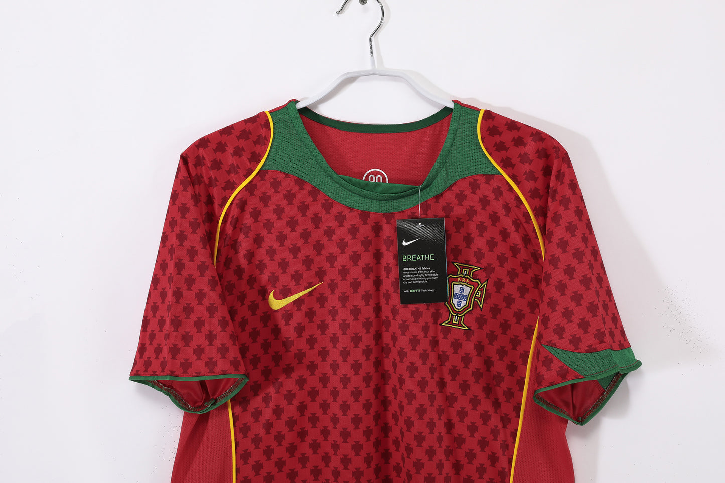 Camiseta Portugal Nike Home 2004–2006 (Total 90) – Roja con cuello verde (Dri-FIT)