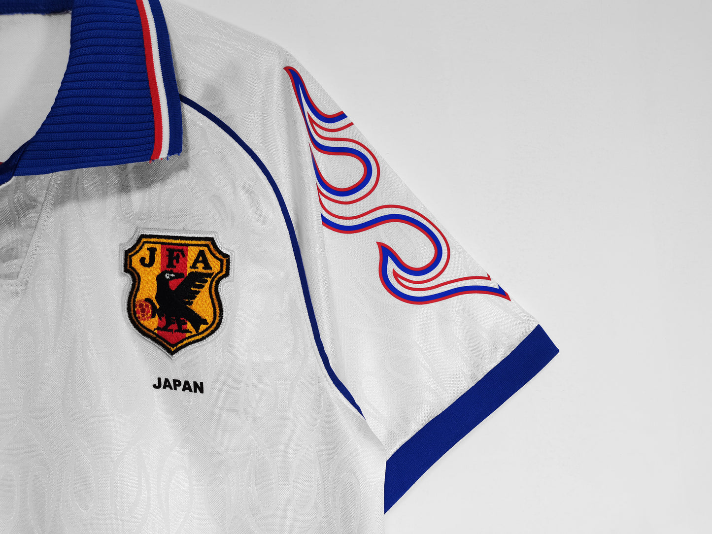 Japón 1997/98 Away Asics — “Flames” Blanca | Francia 98, debut mundialista