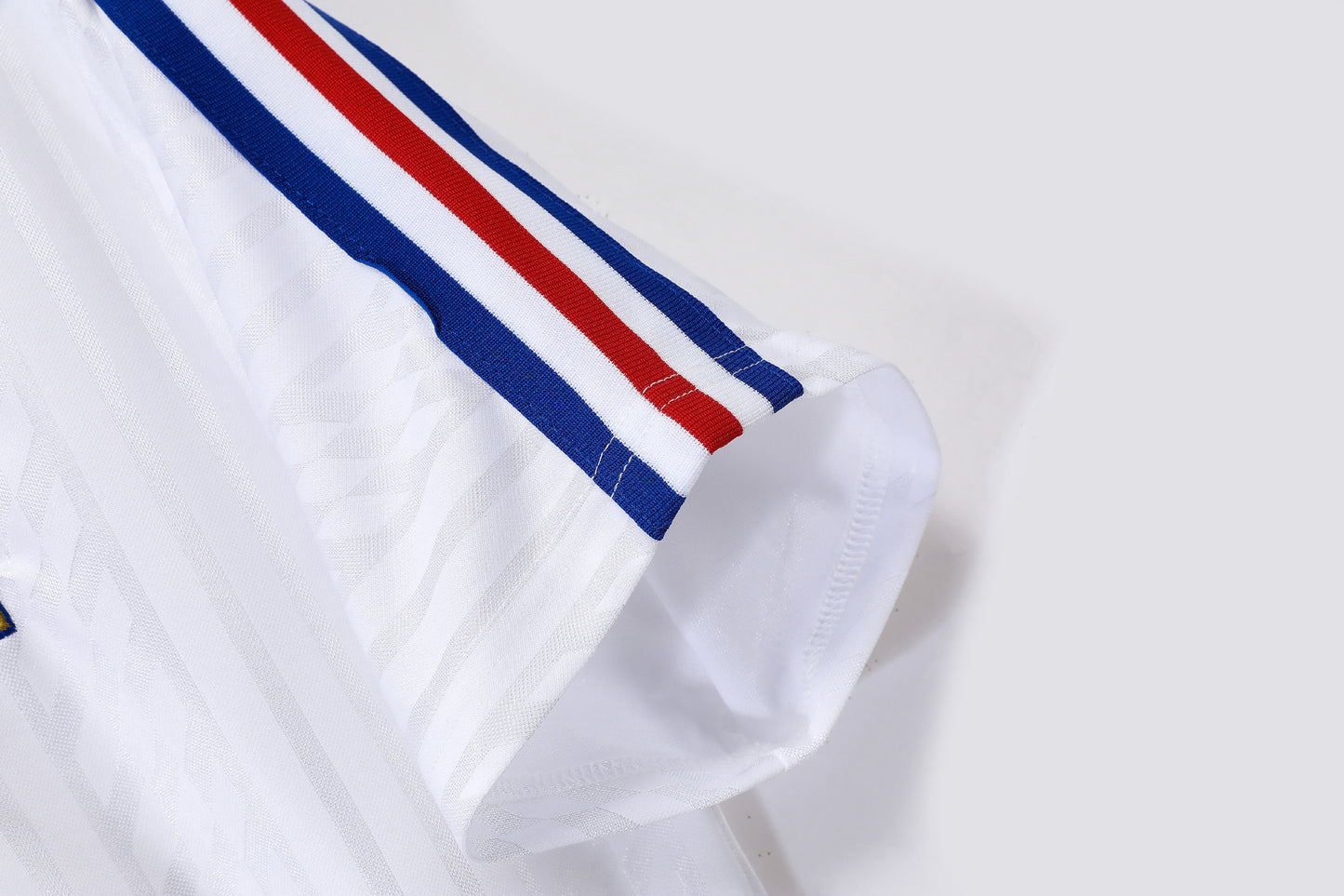 Camiseta Francia adidas Visitante 1992–1993 – Blanca con franja de triángulos tricolor