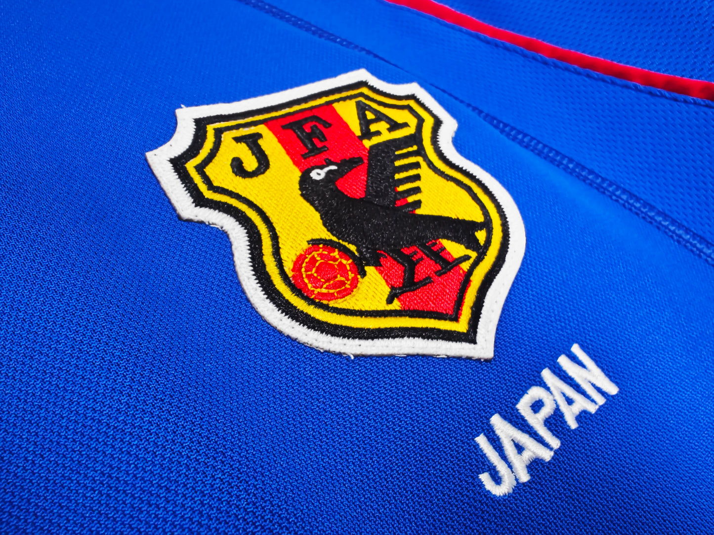 Camiseta Japón adidas Local 2002/03 (Mundial 2002) – Azul con hombros blancos y cuello polo