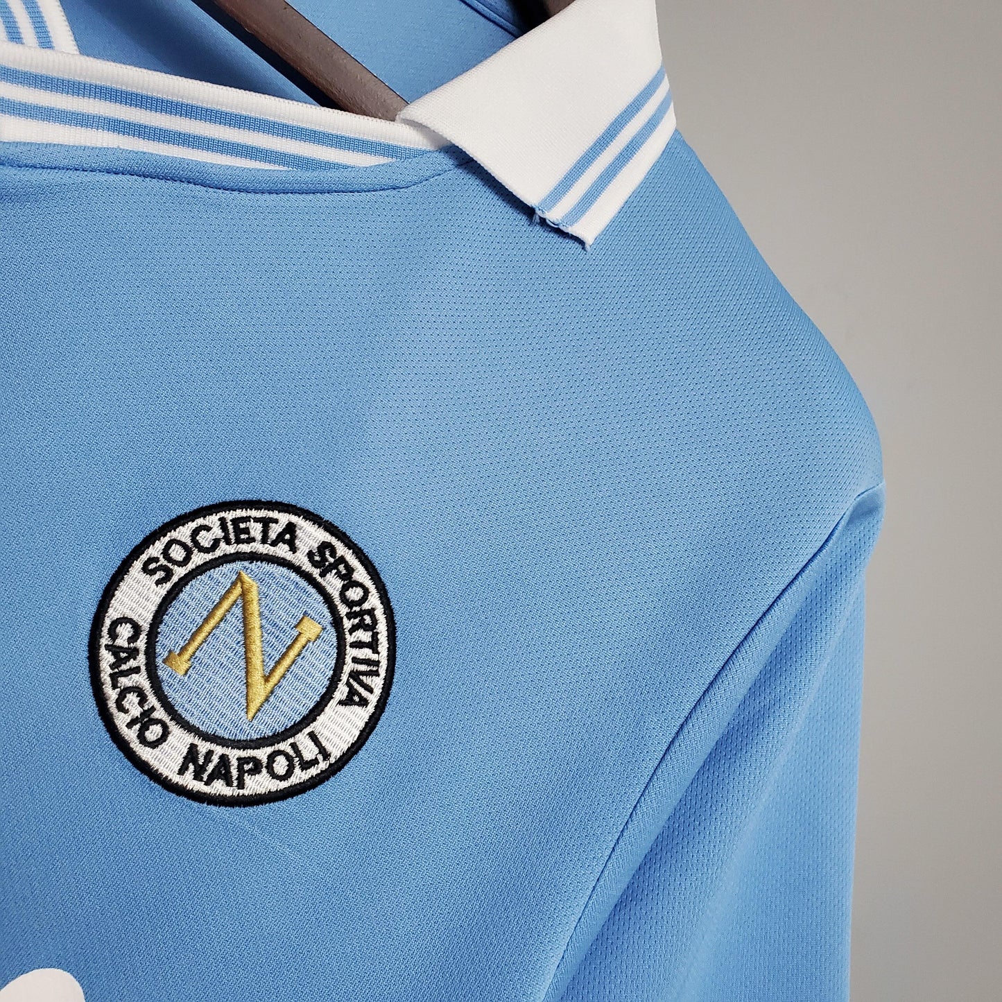 SSC Napoli “Buitoni” Scudetto 1987–88 — Camiseta home celeste (cuello blanco)