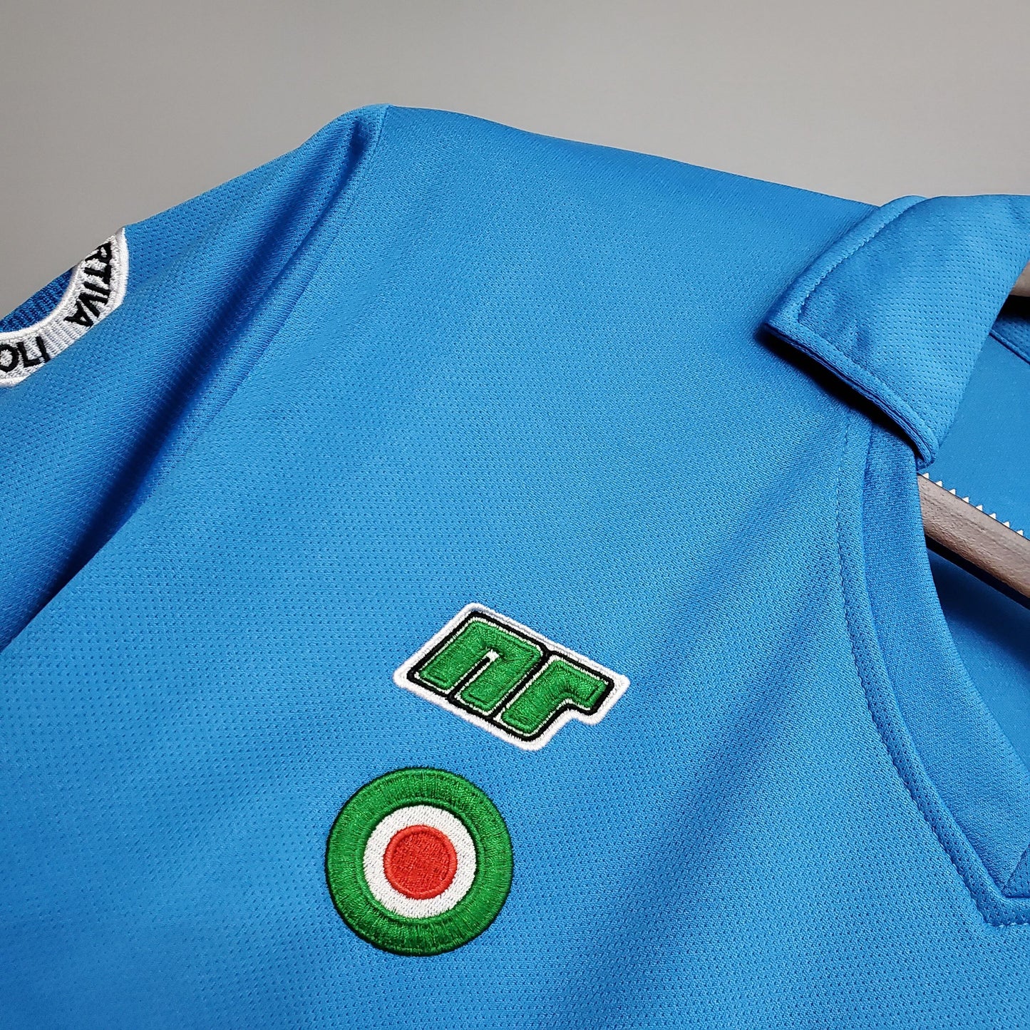 SSC Napoli “Buitoni” Scudetto 1987–88 — Camiseta home NR celeste (cuello en V)