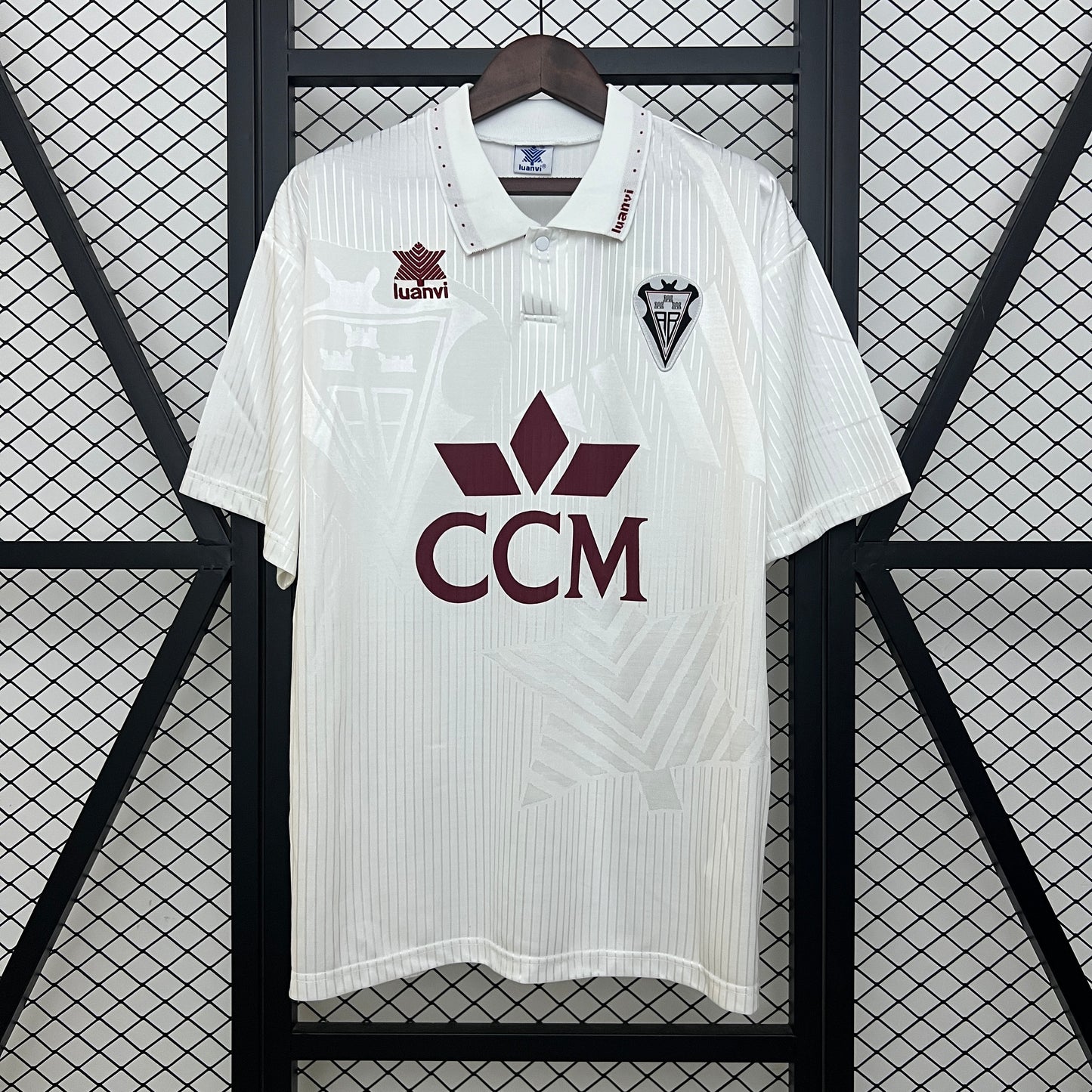 Albacete Balompié “CCM” 1996–97 — Camiseta home Luanvi blanca (jacquard y cuello polo)