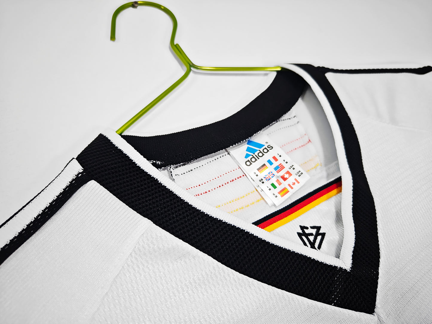 Camiseta Alemania adidas Local 2008/09 (Euro 2008) – Blanca con franja tricolor en el pecho – Climacool