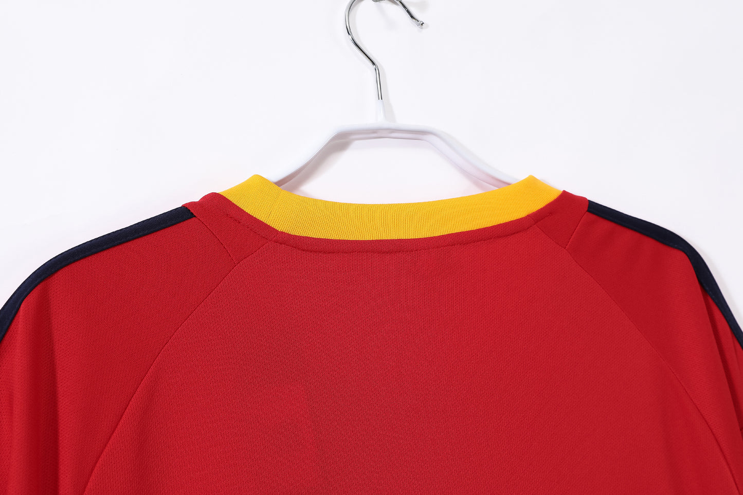 Camiseta España adidas Pre-Match/Entrenamiento 2008–2009 – Roja con 3 bandas negras (Climacool)