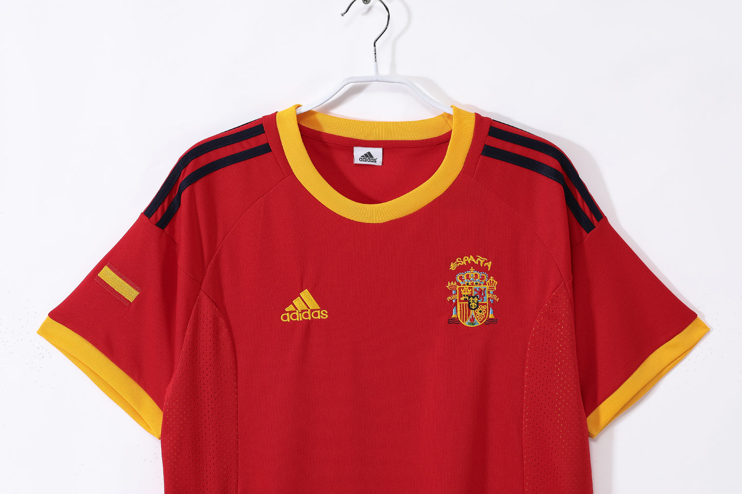 Camiseta España adidas Pre-Match/Entrenamiento 2008–2009 – Roja con 3 bandas negras (Climacool)