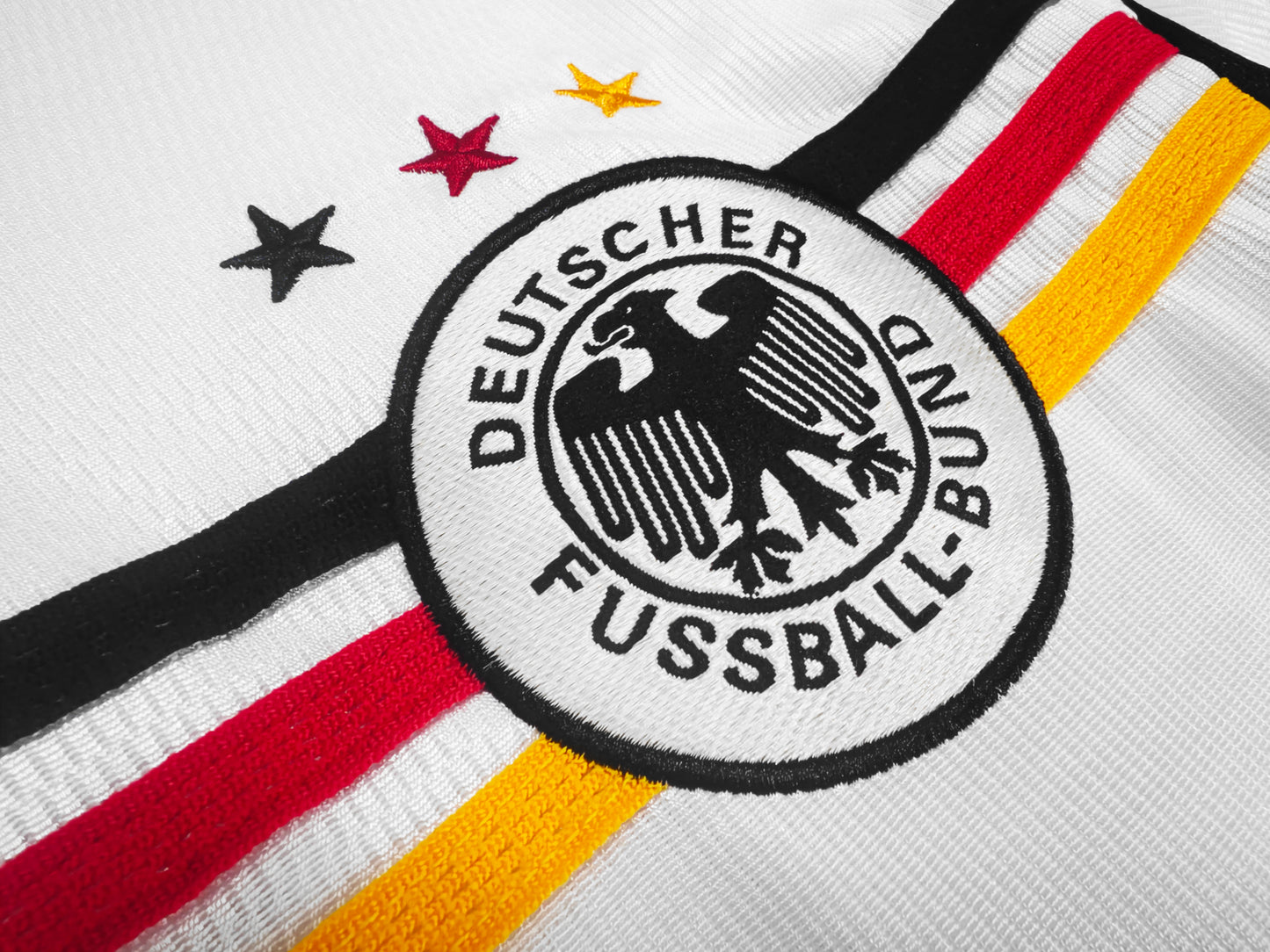 Camiseta Alemania adidas Local 2008/09 (Euro 2008) – Blanca con franja tricolor en el pecho – Climacool