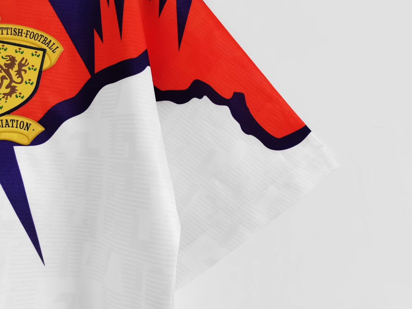 Camiseta Escocia Umbro Away 1991–1993 (Euro ’92 era) – Blanca con gráfico rojo/marino y cuello polo