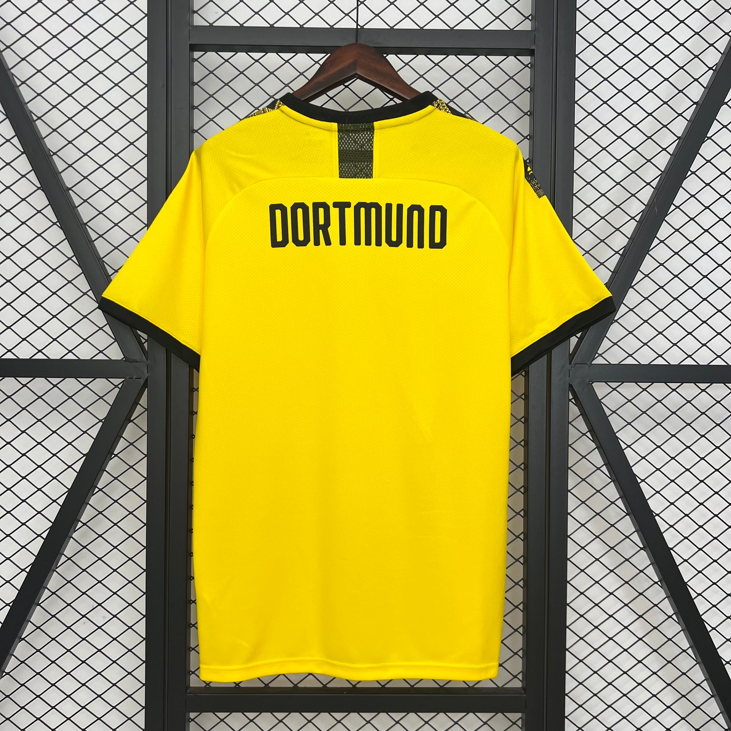 Borussia Dortmund 2017–18 — Camiseta home Puma amarilla (“DORTMUND” en la espalda)