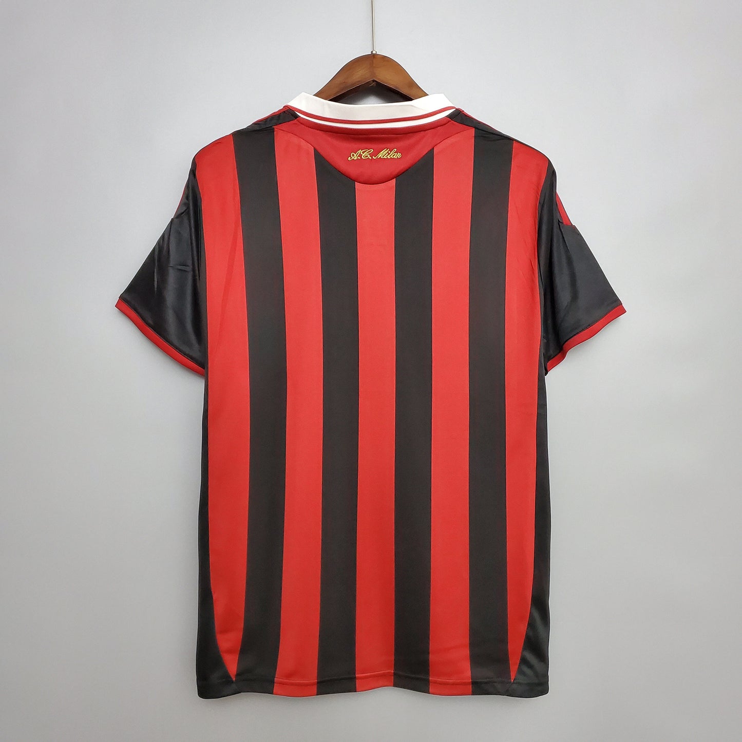 AC Milan “bwin” 2008–09 — Camiseta home Adidas rossonera (cuello blanco)