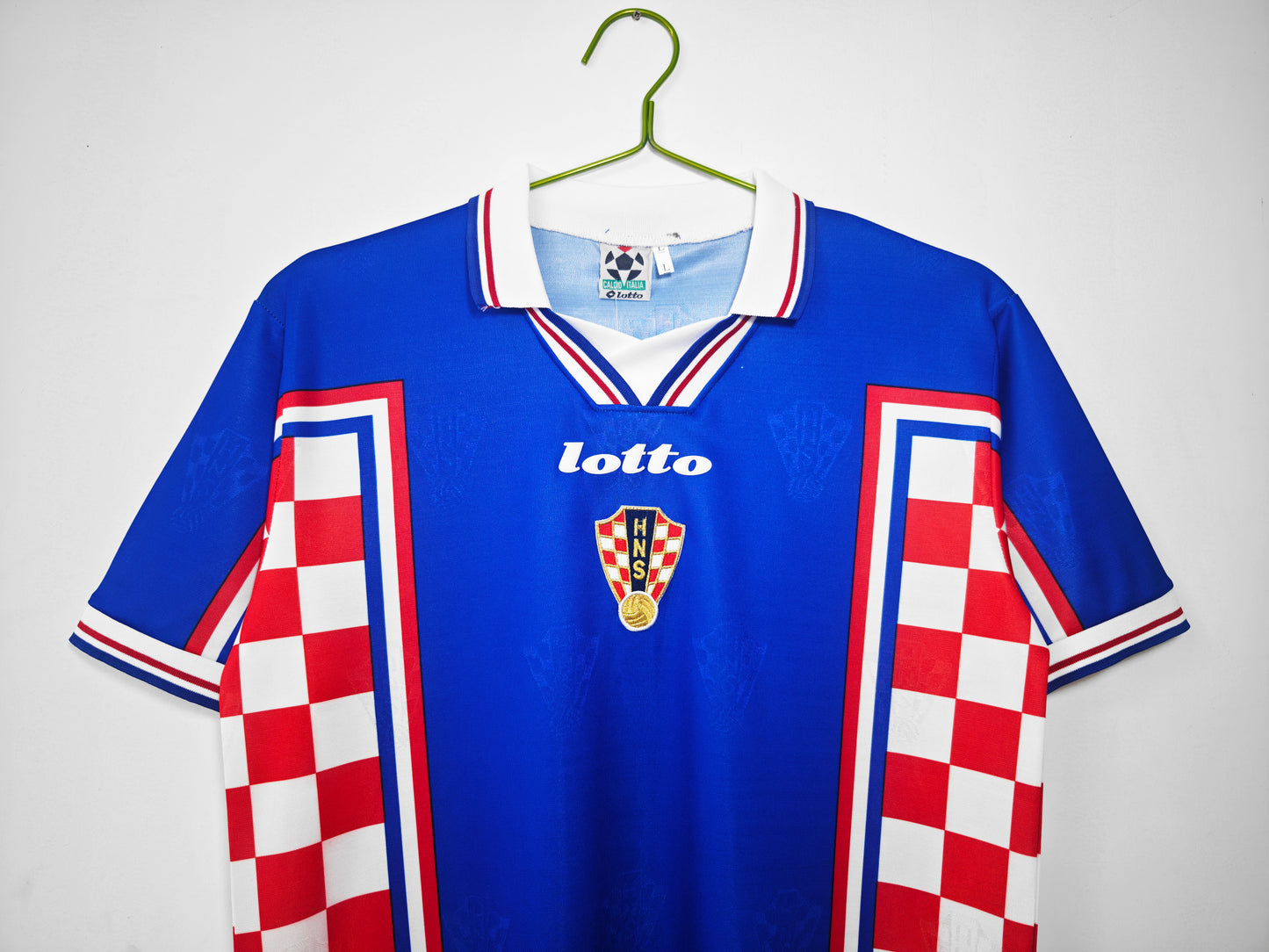 Camiseta Croacia Lotto Away 1998 – Azul con damero lateral (Francia ’98, era Šuker/Boban)