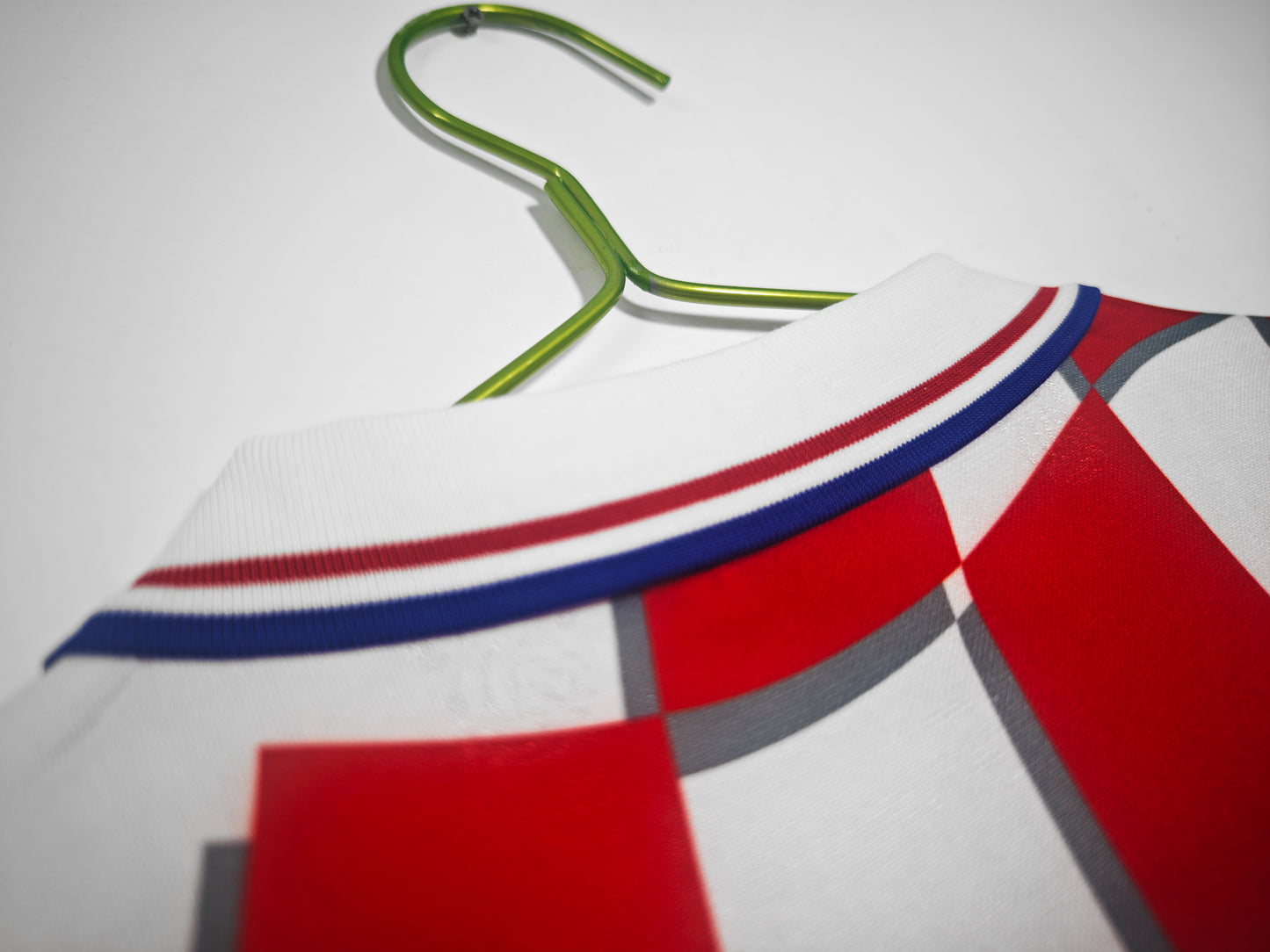 Camiseta Croacia Lotto Home 1998 – Francia ’98, “šahovnica” ondulada (era Šuker/Boban)