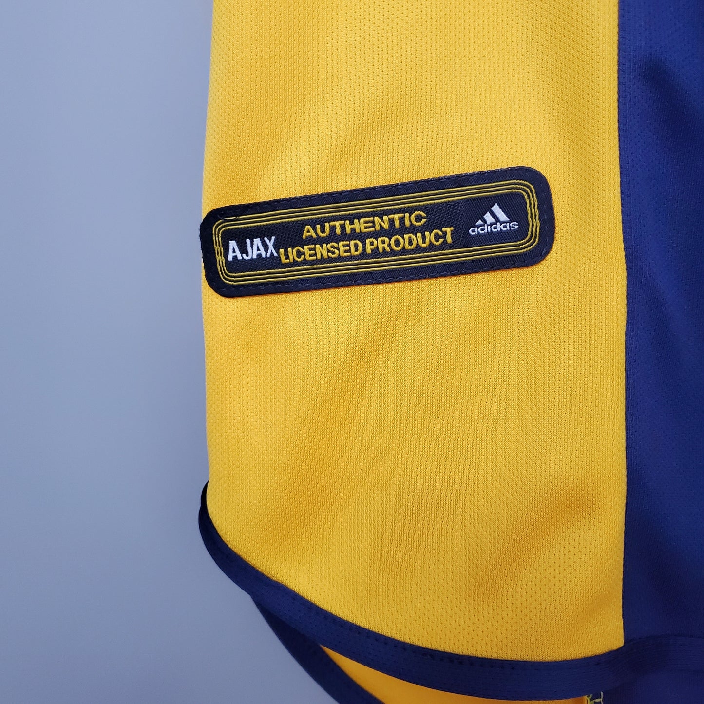 Ajax “ABN-AMRO” 2000–01 — Camiseta away Adidas amarilla/azul (cuello polo)