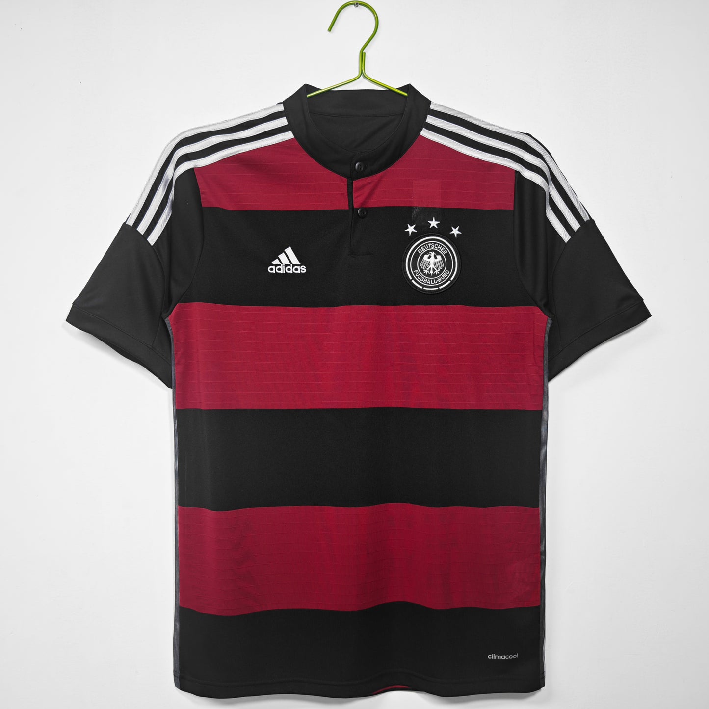 Camiseta Alemania adidas Away 2014/15 (Brasil 2014) – Negra con franjas rojas, cuello henley – Climacool