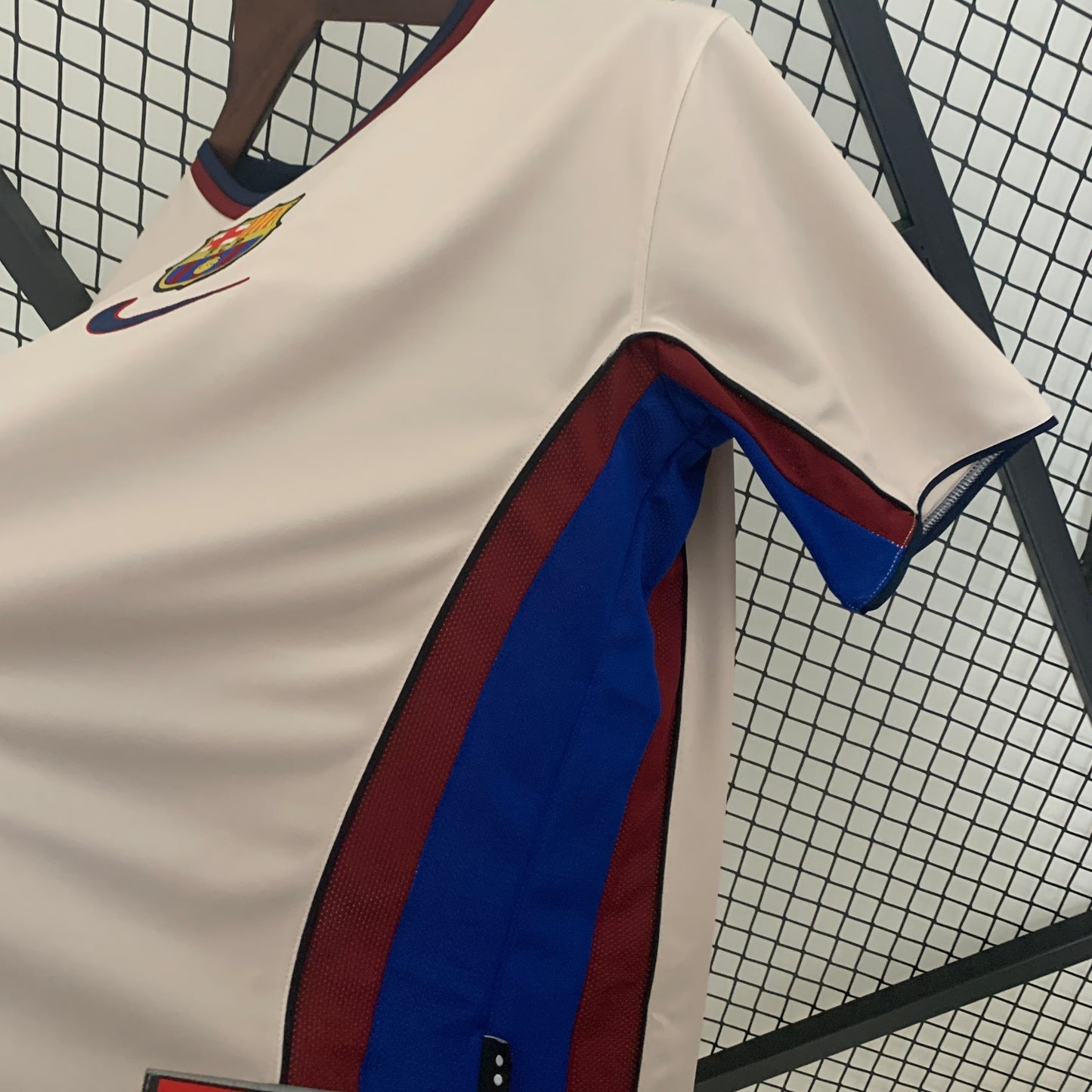 FC Barcelona 2001–02 — Camiseta away Nike blanca/crema (paneles blaugrana)