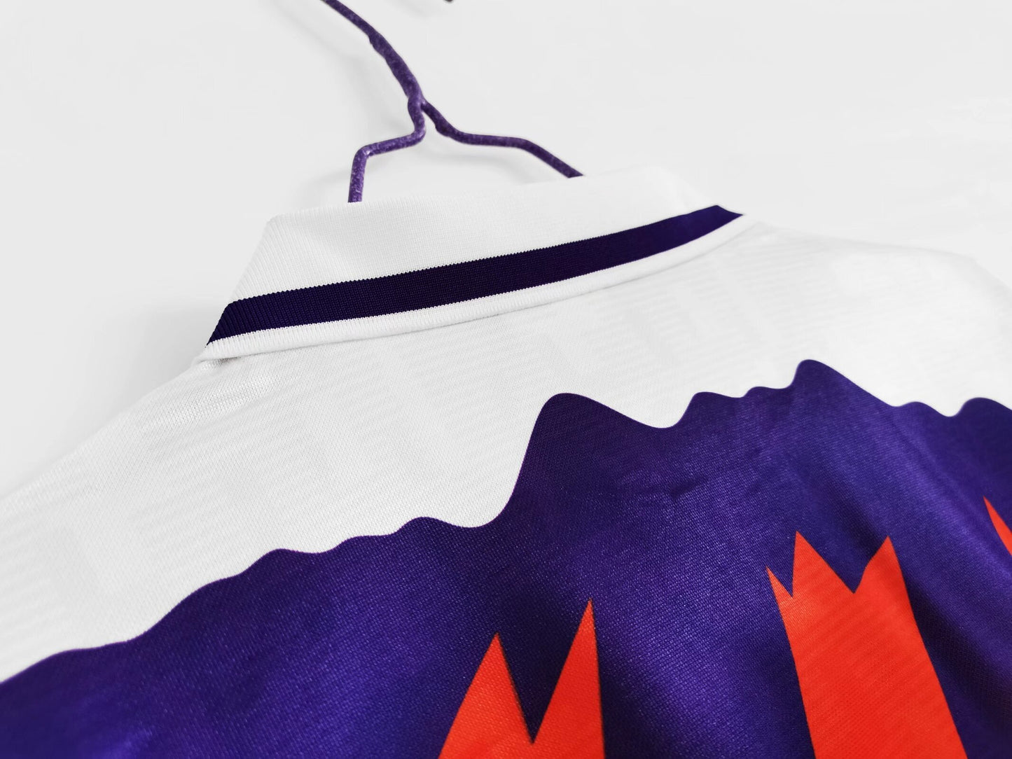 Camiseta Escocia Umbro Away 1991–1993 (Euro ’92 era) – Blanca con gráfico rojo/marino y cuello polo