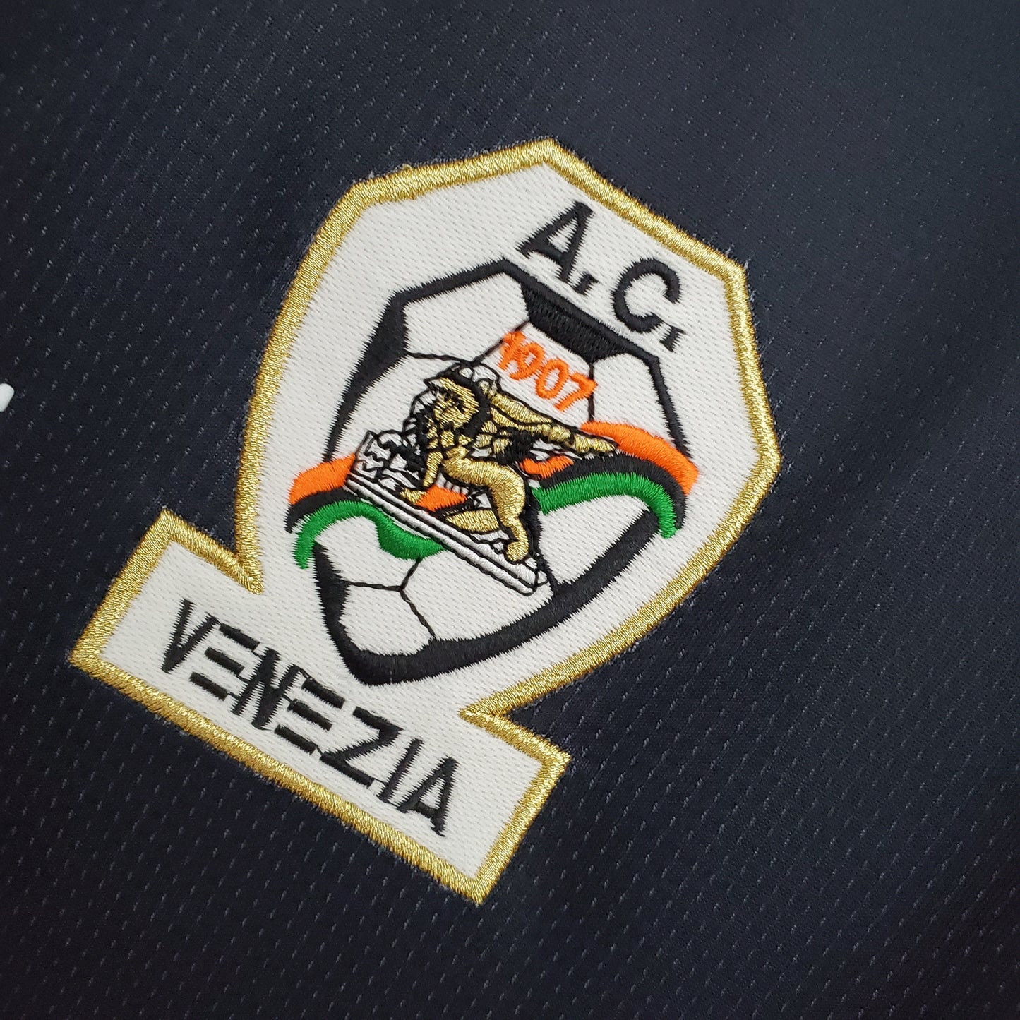 Venezia “León de San Marcos” 1997–99 — Camiseta home Kronos negra (emmezeta)