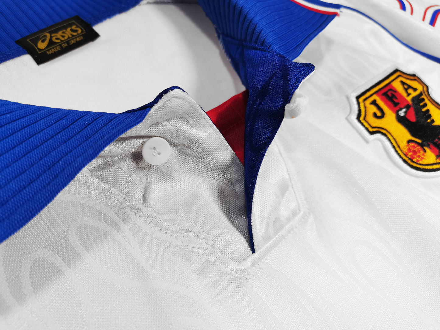 Japón 1997/98 Away Asics — “Flames” Blanca | Francia 98, debut mundialista