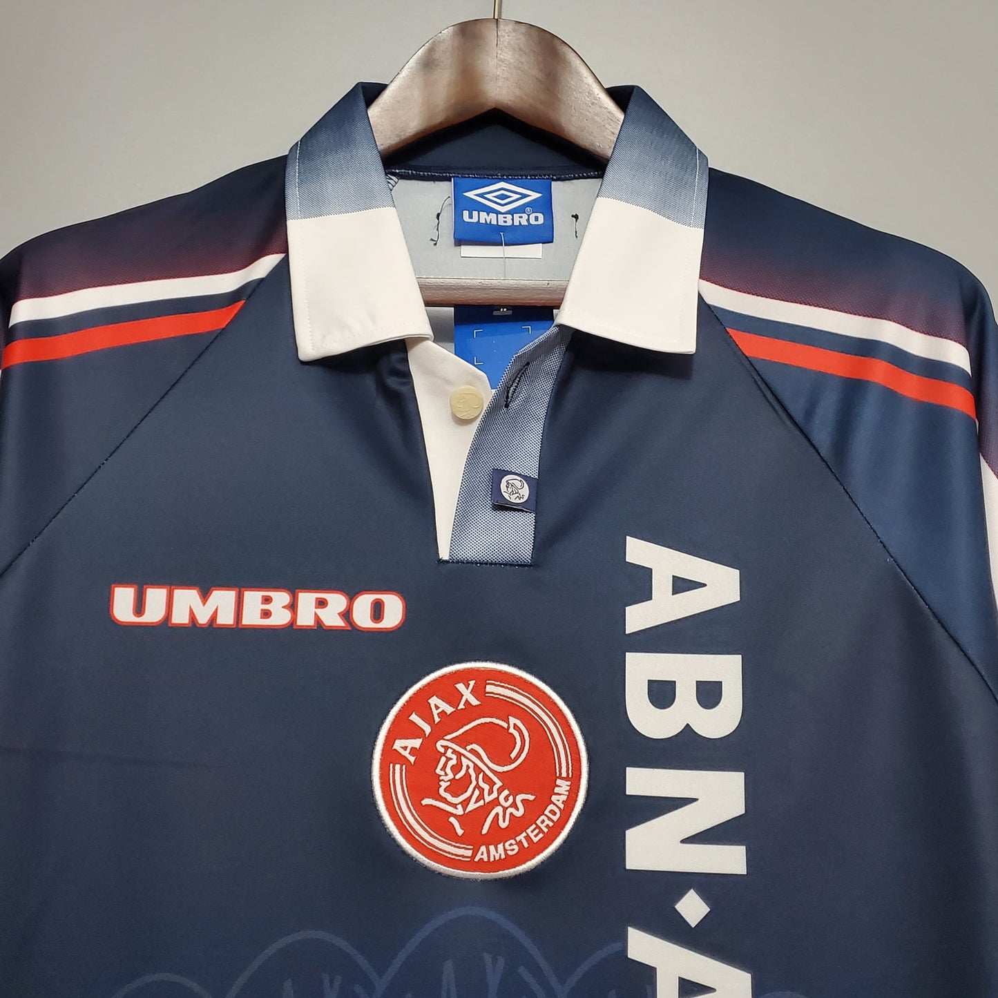Ajax 1998–99 Away “ABN•AMRO” — Umbro azul marino (School of Excellence)