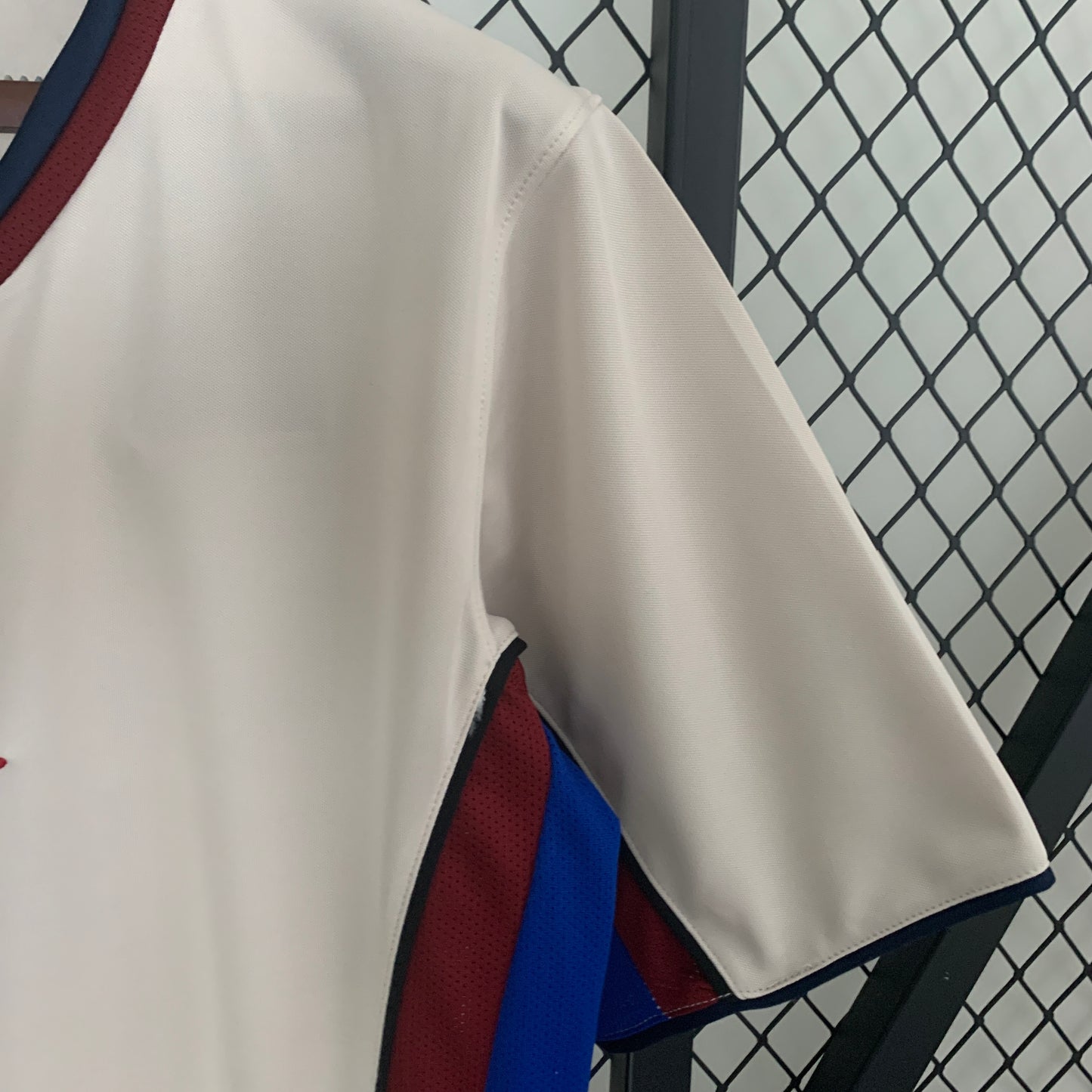 FC Barcelona 2001–02 — Camiseta away Nike blanca/crema (paneles blaugrana)