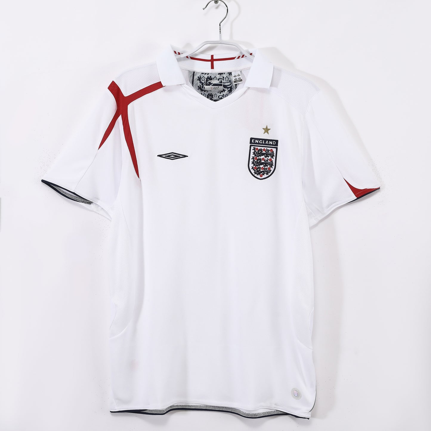 Camiseta Inglaterra Umbro Local 2006–2008 – Blanca con cruz roja (Mundial 2006)