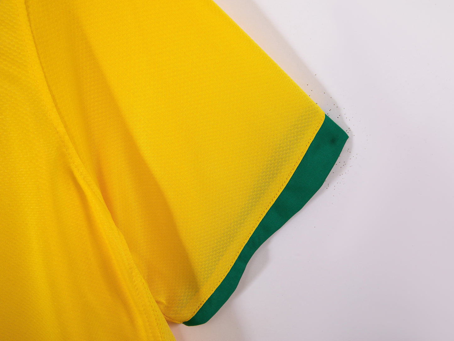 Camiseta Brasil Nike Local 2014/15 (Mundial Brasil 2014) – Amarilla con cuello verde (Dri-FIT)