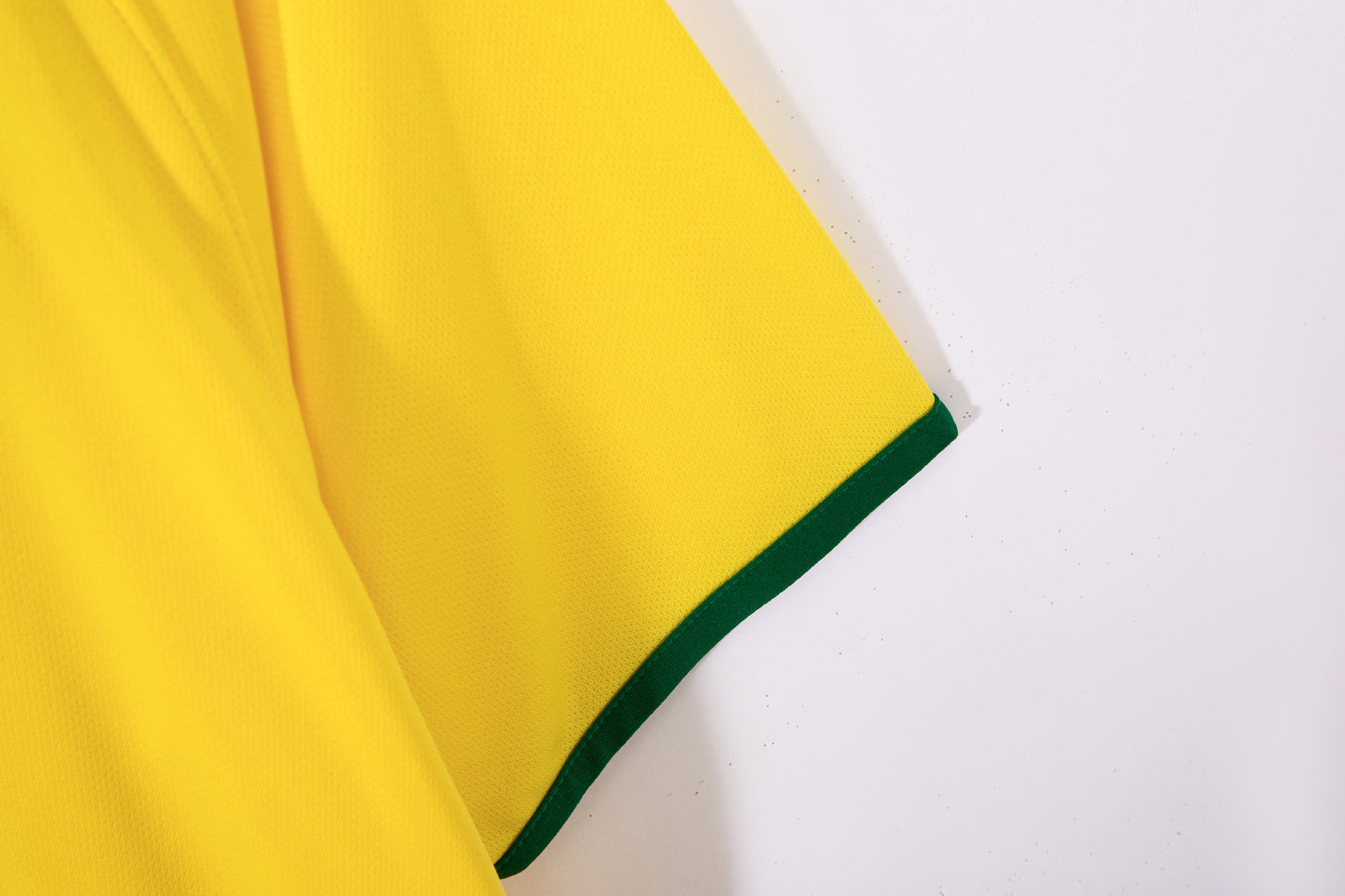 Camiseta Brasil Nike Local 2012/13 – Amarilla con cuello “notch” verde (Dri-FIT)