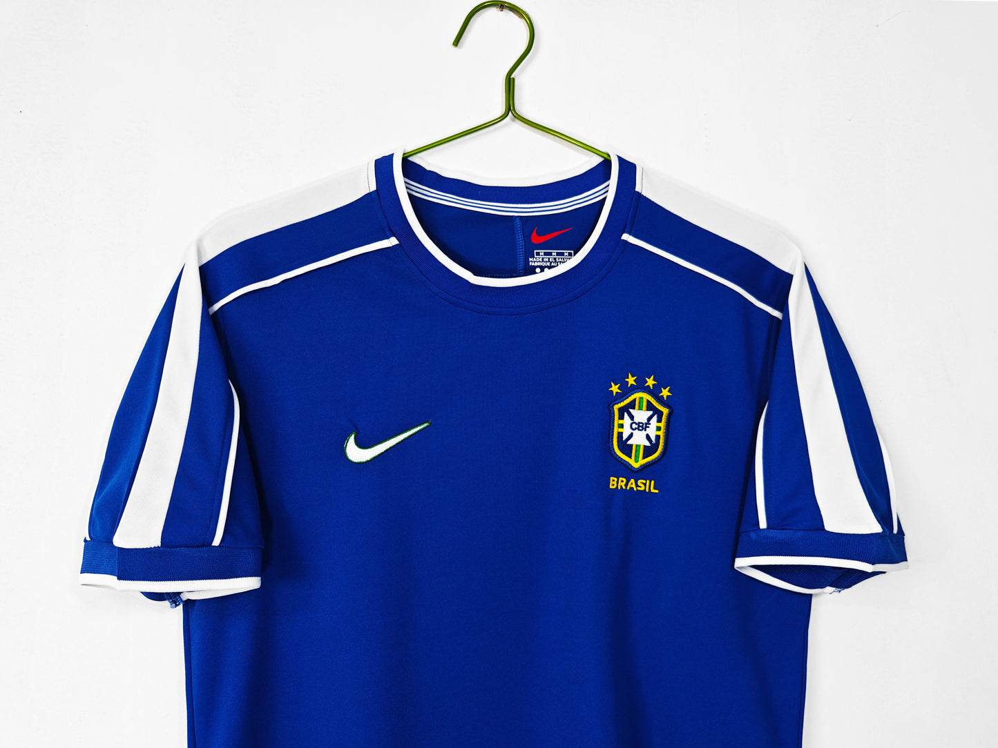 Camiseta Brasil Nike Away 2002–2004 – Azul con hombros blancos (NikeFIT)