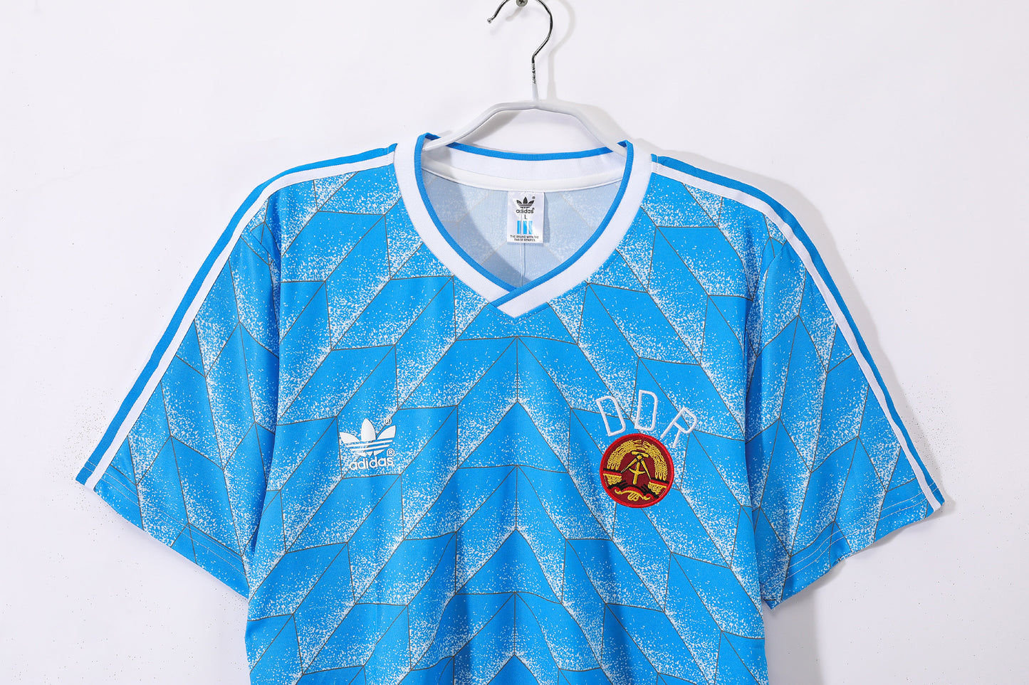 Camiseta DDR / Alemania Democrática adidas Visitante 1988–1990 – Azul con patrón geométrico (Trefoil)