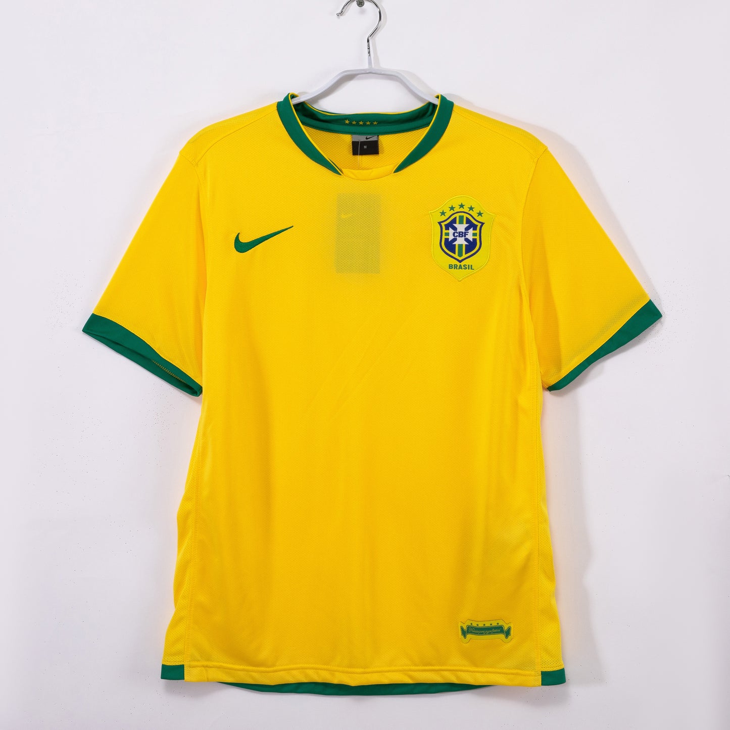 Camiseta Brasil Nike Local 2014/15 (Mundial Brasil 2014) – Amarilla con cuello verde (Dri-FIT)
