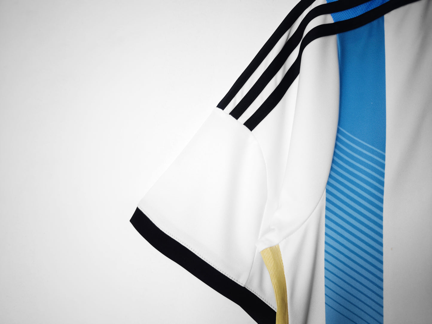 Camiseta Argentina adidas Local 2014/15 (Brasil 2014) – Rayas celeste/blanco con detalles dorados – Climacool