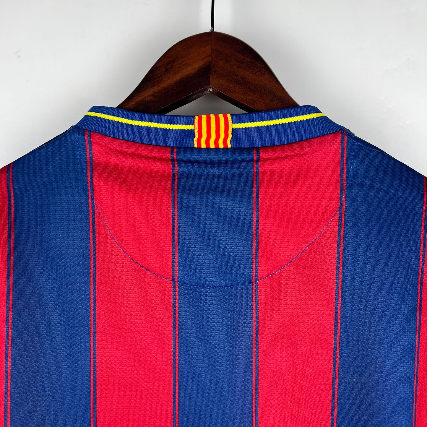FC Barcelona “UNICEF” 2010–11 — Camiseta home Nike blaugrana (pinstripes)